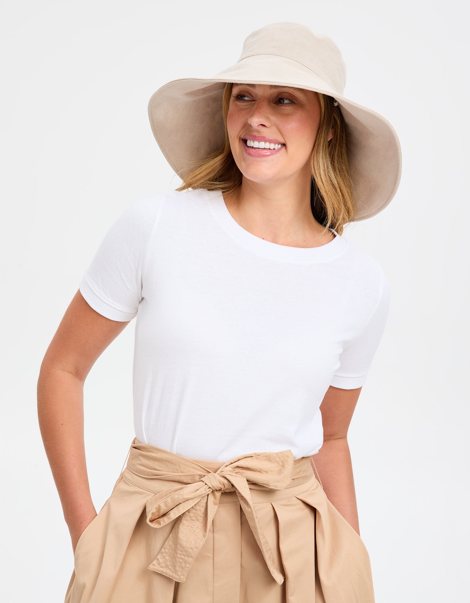 https://www.solbari.com/cdn/shop/files/2Women-Sun-Hat-SBH063-Natural-Lifestyle-ultrawide-linen-upf50-sun-protection1.jpg?v=1704840193_850x.jpg