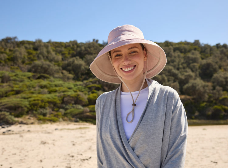 woman_on_beach_wearing_wide_brim_hat